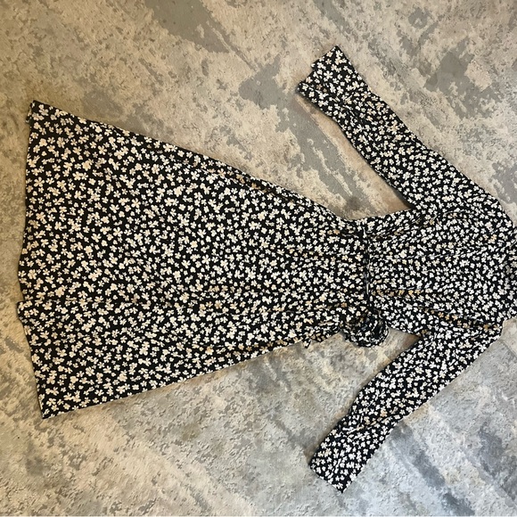H & M Floral Black and White Wrap Dress Large and Long! - Picture 5 of 5